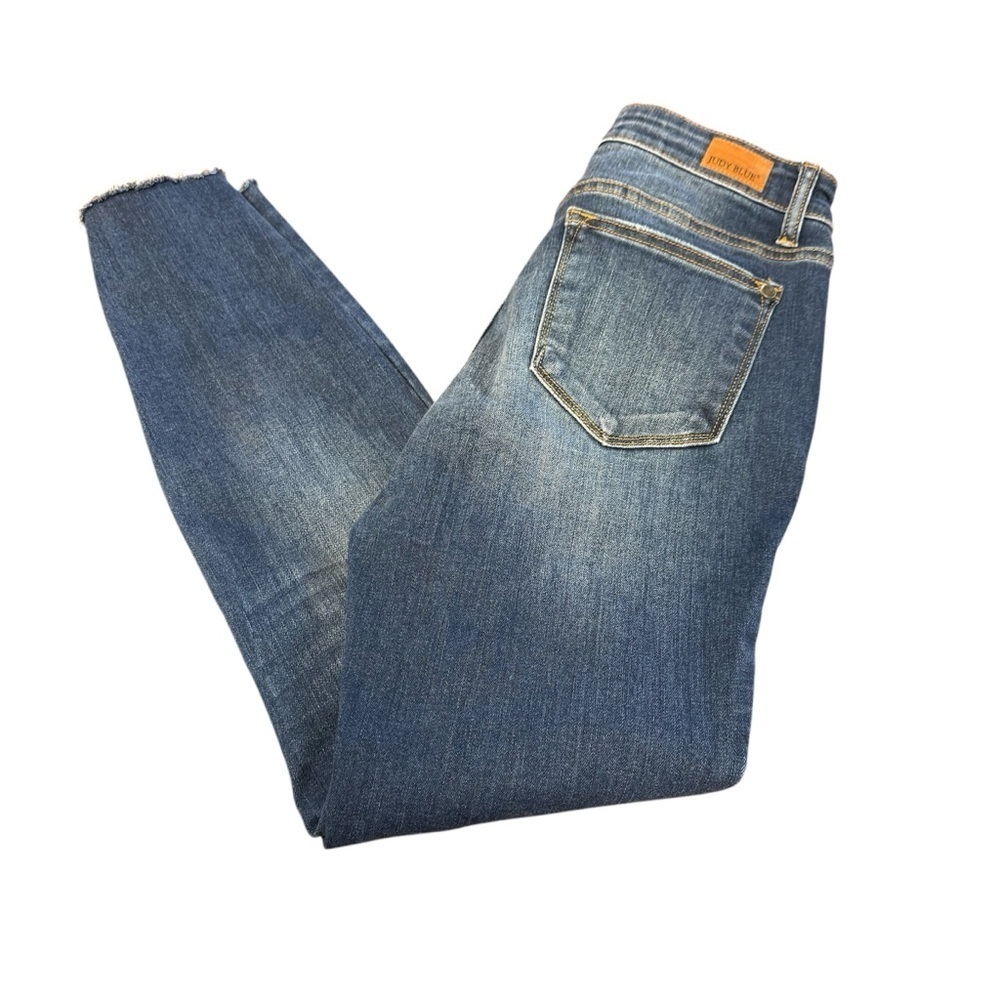 Judy Blue size 27/5 Skinny Blue Jeans regular wash leopard at rips